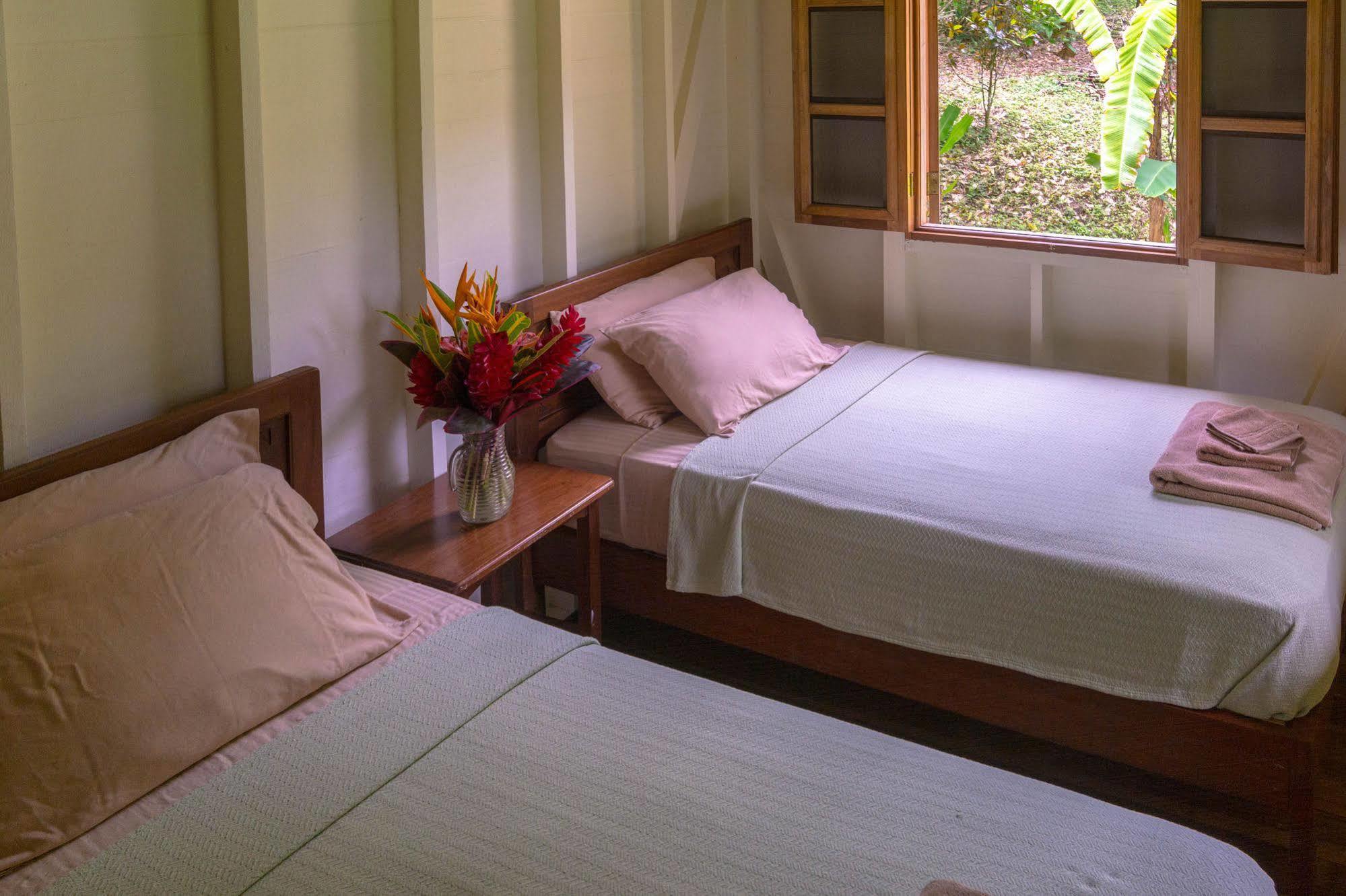 Bluff Beach Retreat Bocas del Toro Exterior photo